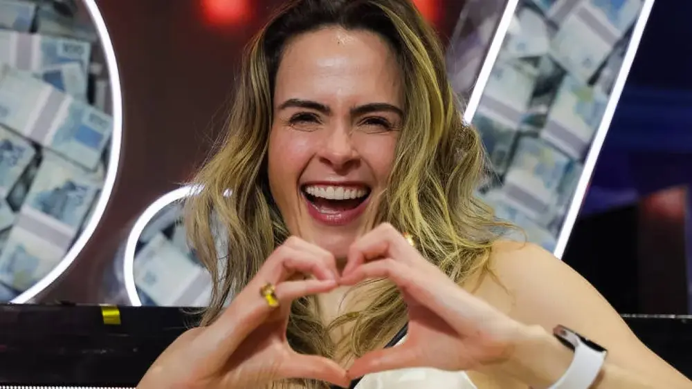 Ana Paula Renault arrasta fãs eufóricos em evento SP2B