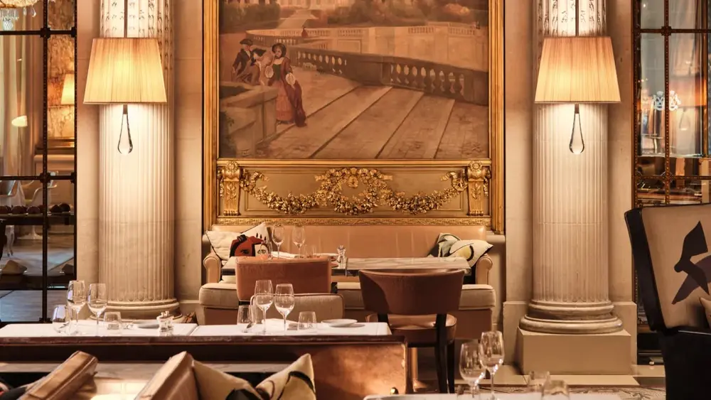 Restaurantes Surrealistas em Paris: Roteiro de Luxo